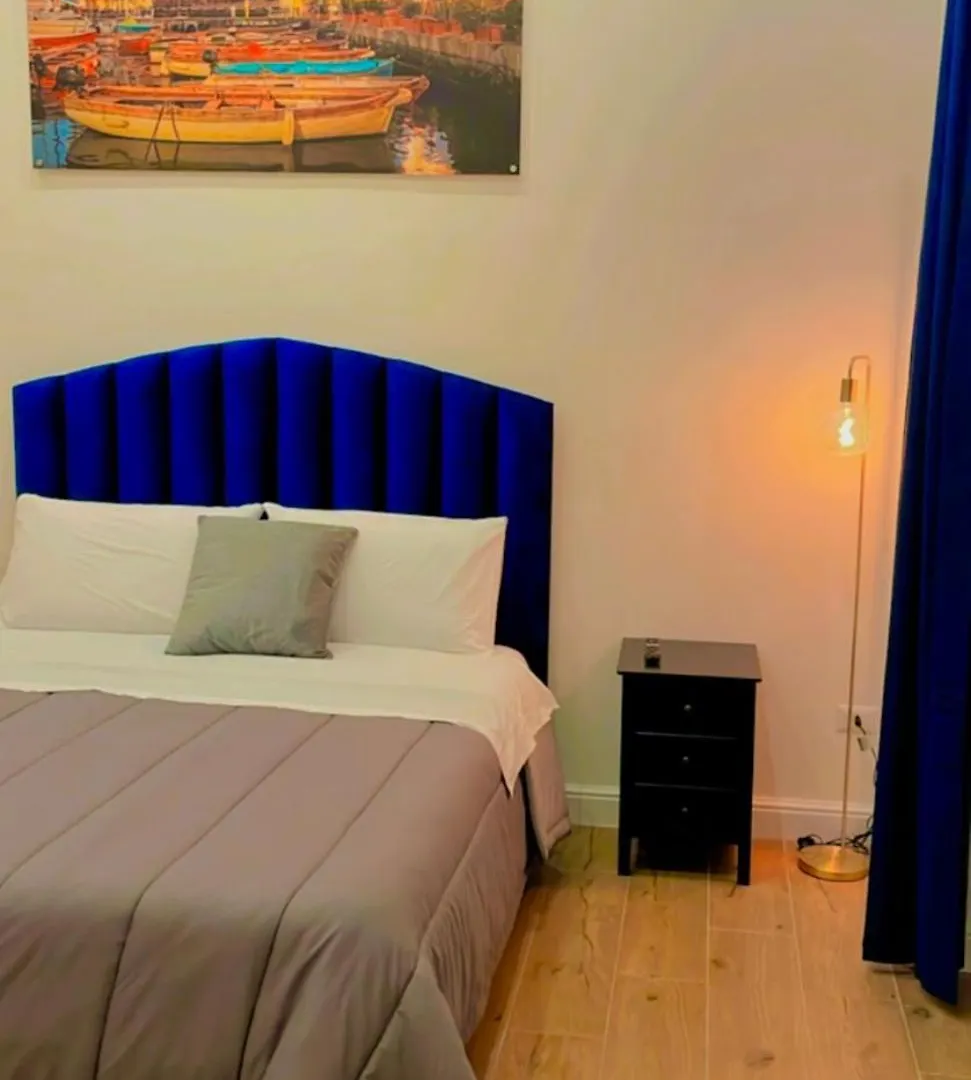 Home Piccini Nápoly Olaszország