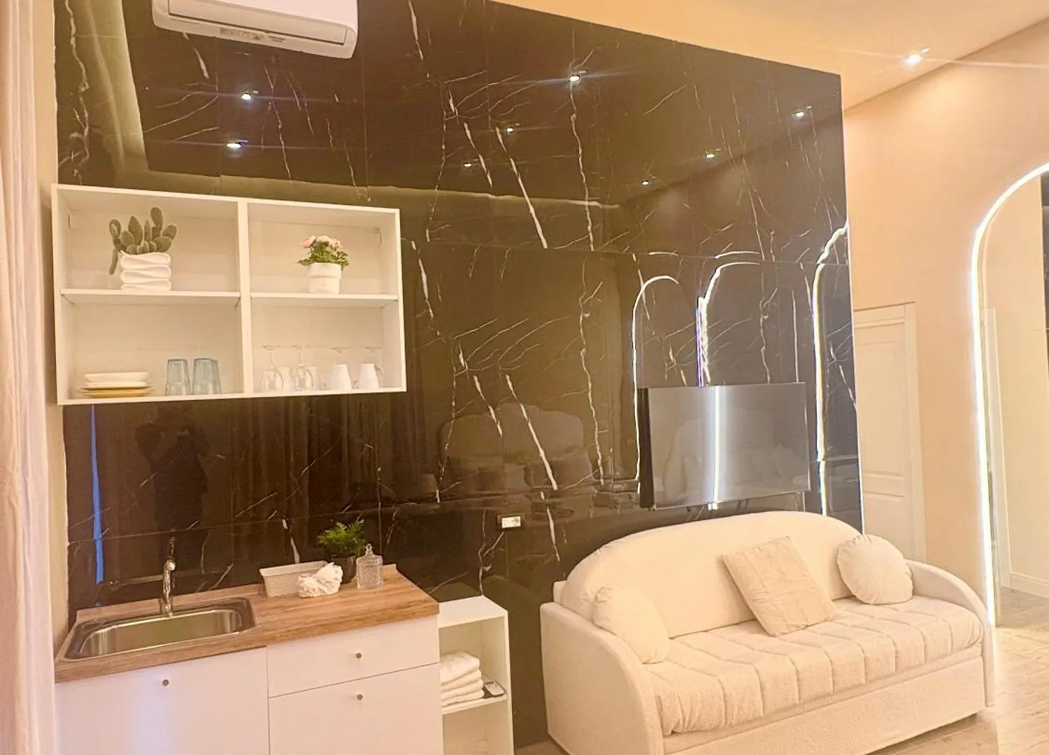 Home Piccini Naples 0*,  Italy